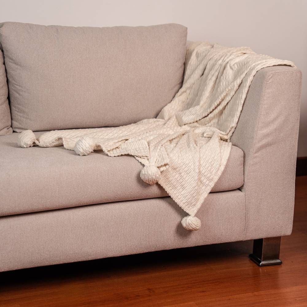 COBIJA ESSENTIALS CANALES POMPOM MARFIL SIESTA