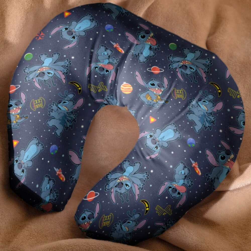 COJÍN STITCH CUELLO AVENTURAS SUBLIMADO