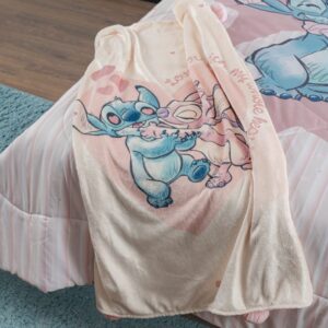 Cobija Stitch Love sublimada pompom
